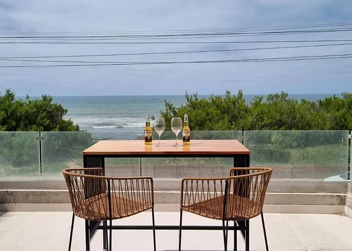 Alquiler De Departamento Monoambiente Con Terraza, Frente Al Mar En La Costa Quequen, Con Pileta, Solarium Y Sum Con Parrilla