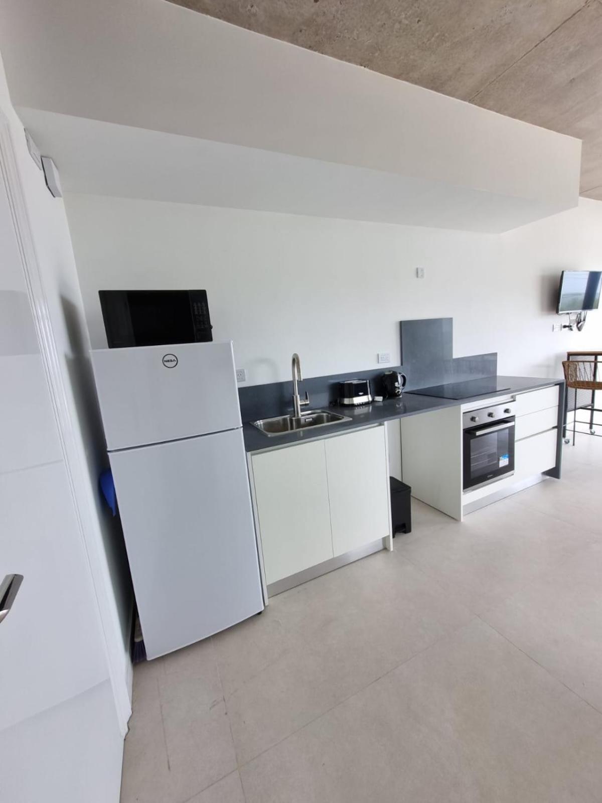 Apartment Alquiler De Departamento Monoambiente Con Terraza, Frente Al Mar En La Costa Quequen, Con Pileta, Solarium Y Sum Con Parrilla