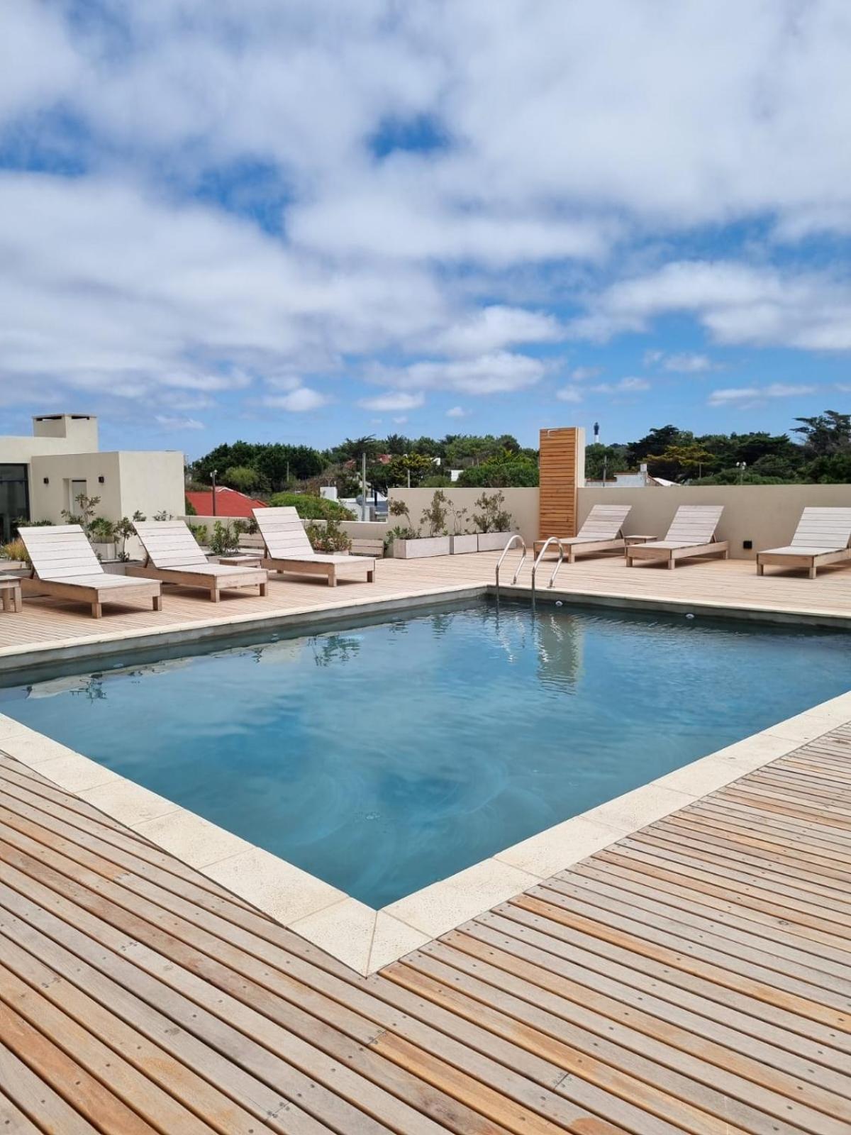 Alquiler De Departamento Monoambiente Con Terraza, Frente Al Mar En La Costa Quequen, Con Pileta, Solarium Y Sum Con Parrilla Apartment Quequen