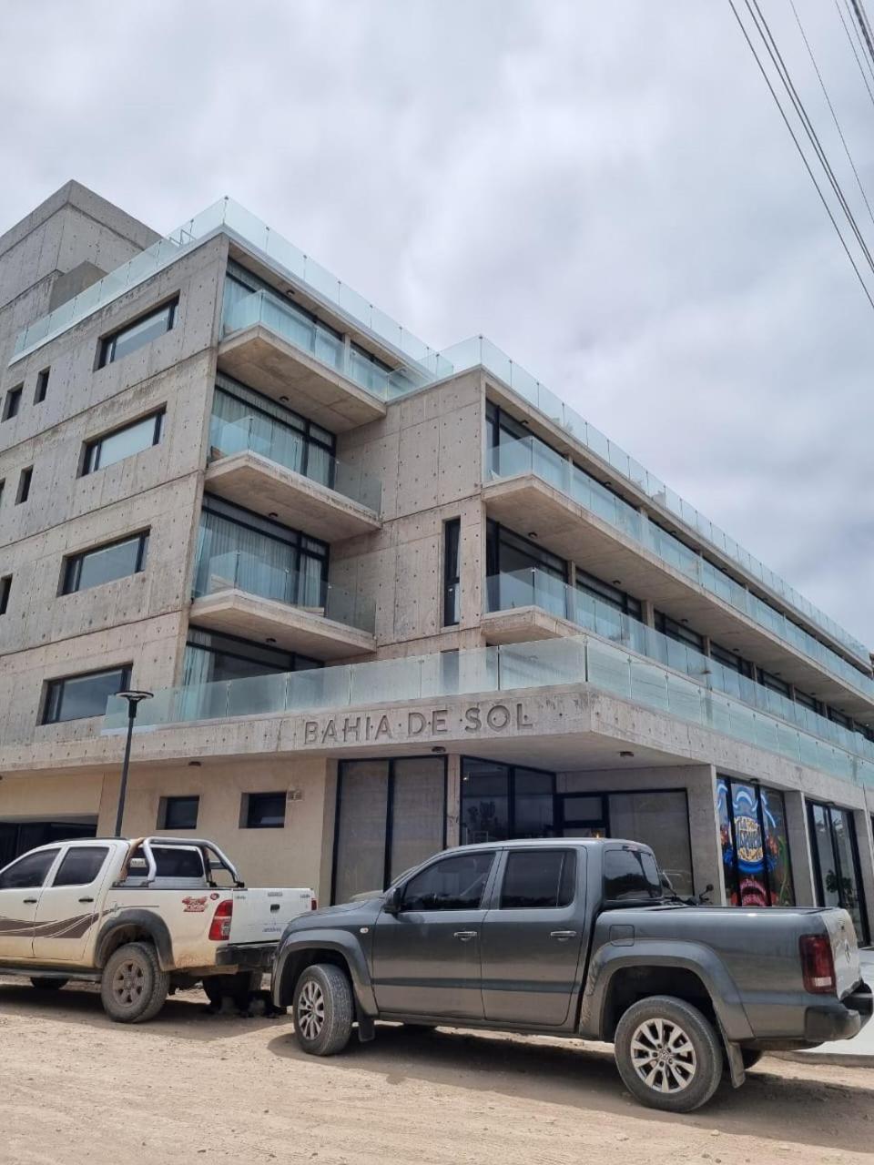 Alquiler De Departamento Monoambiente Con Terraza, Frente Al Mar En La Costa Quequen, Con Pileta, Solarium Y Sum Con Parrilla *