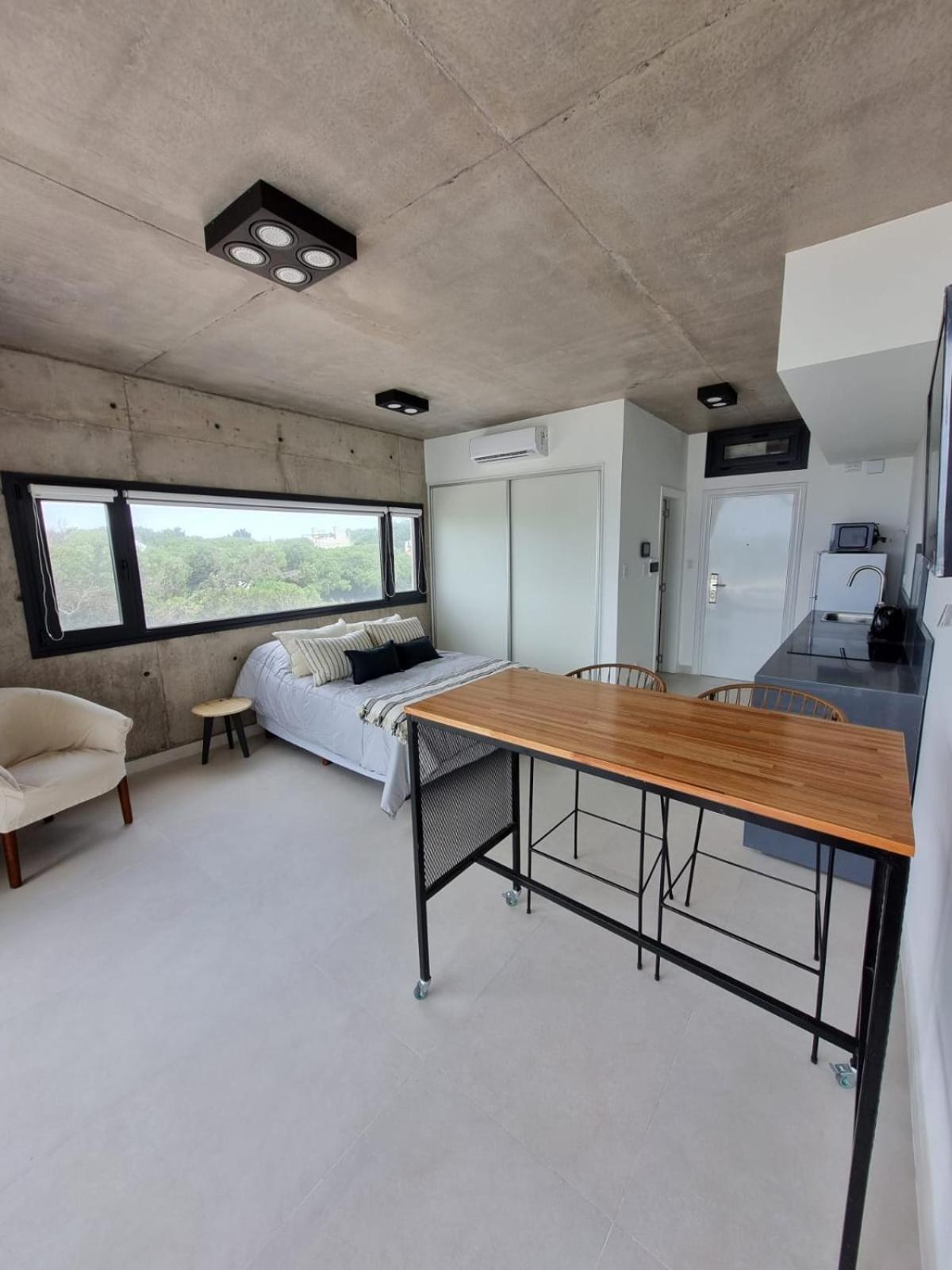 Alquiler De Departamento Monoambiente Con Terraza, Frente Al Mar En La Costa Quequen, Con Pileta, Solarium Y Sum Con Parrilla * Quequen