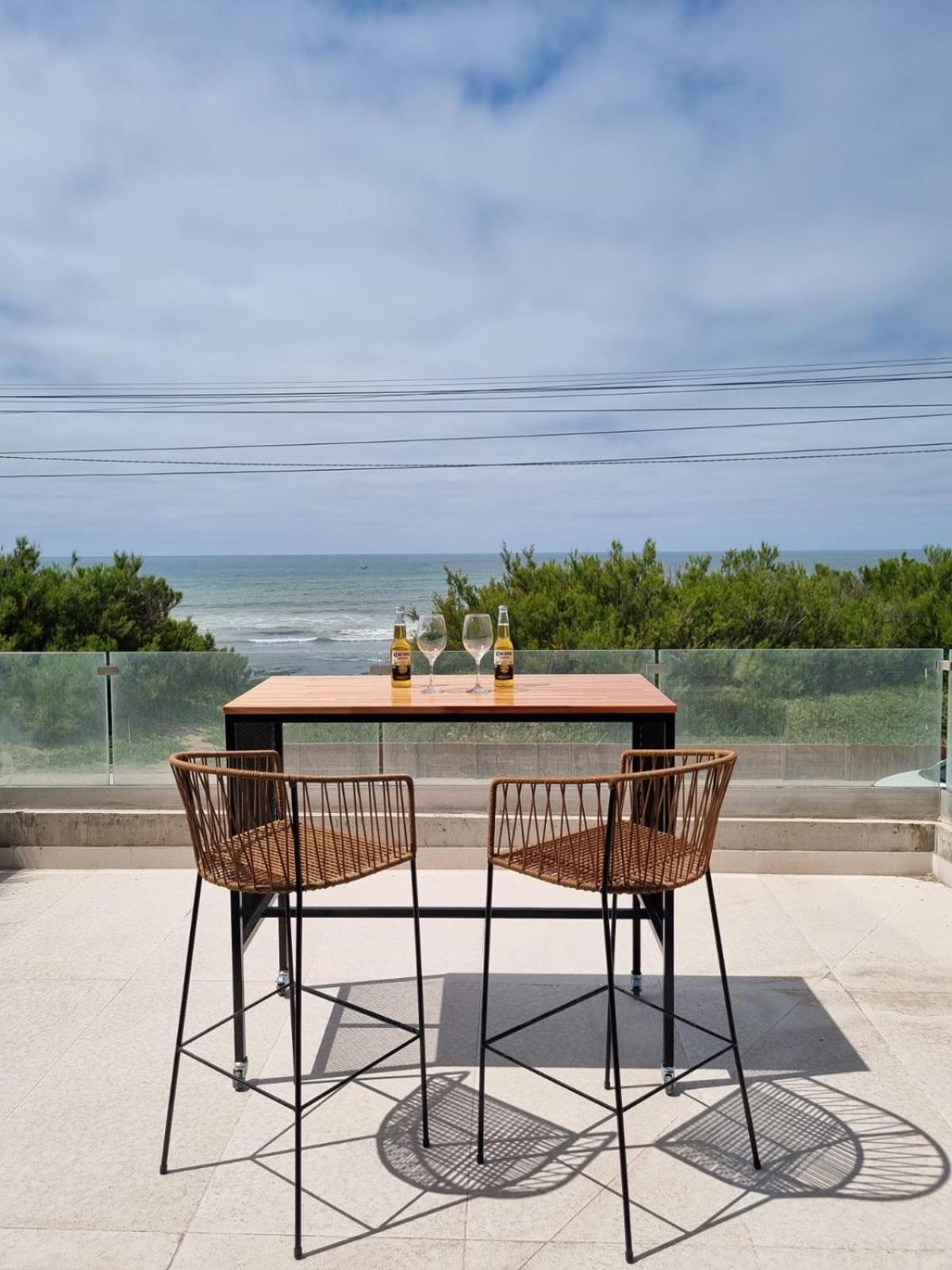 Alquiler De Departamento Monoambiente Con Terraza, Frente Al Mar En La Costa Quequen, Con Pileta, Solarium Y Sum Con Parrilla
