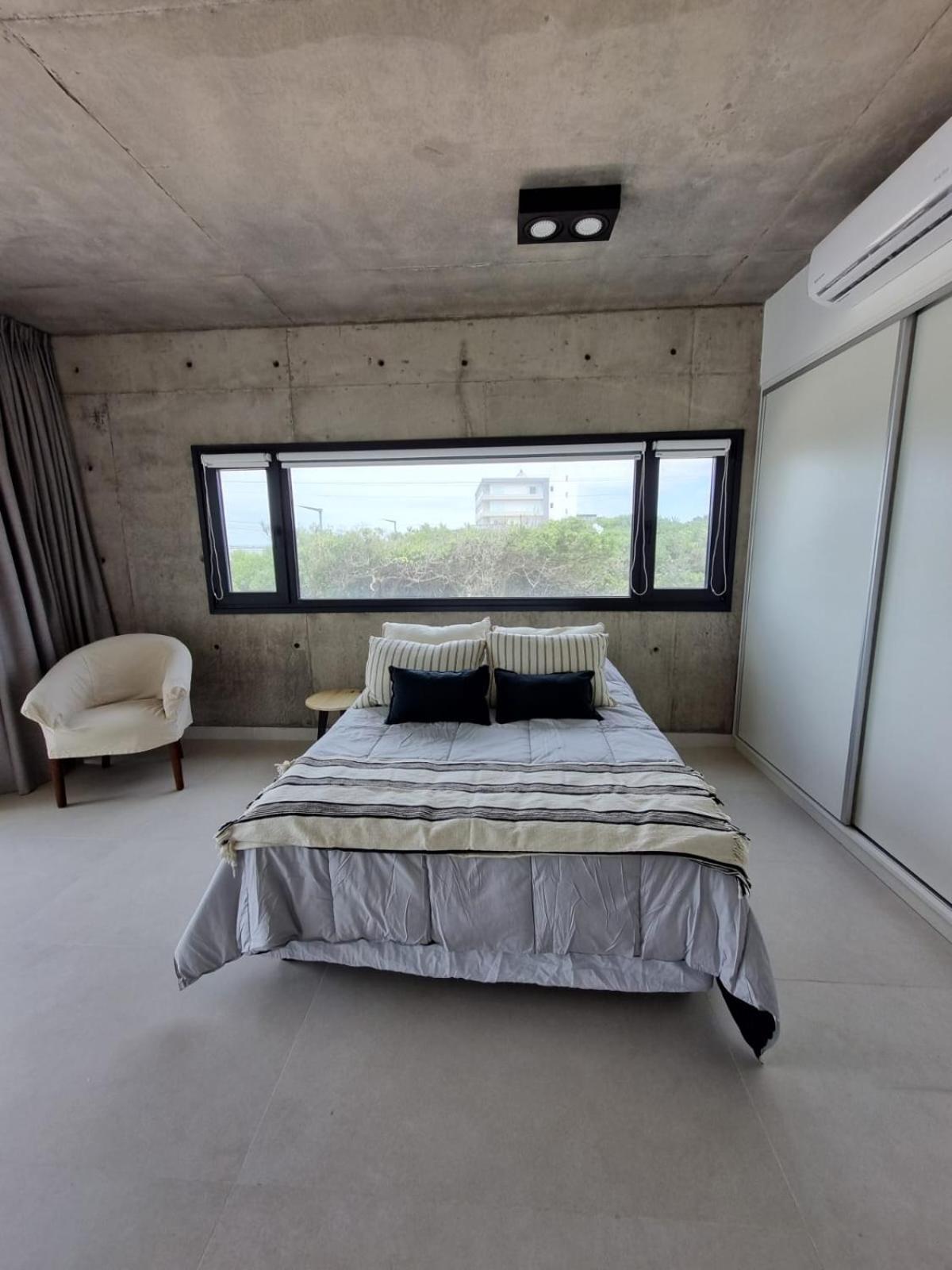 Alquiler De Departamento Monoambiente Con Terraza, Frente Al Mar En La Costa Quequen, Con Pileta, Solarium Y Sum Con Parrilla Apartment