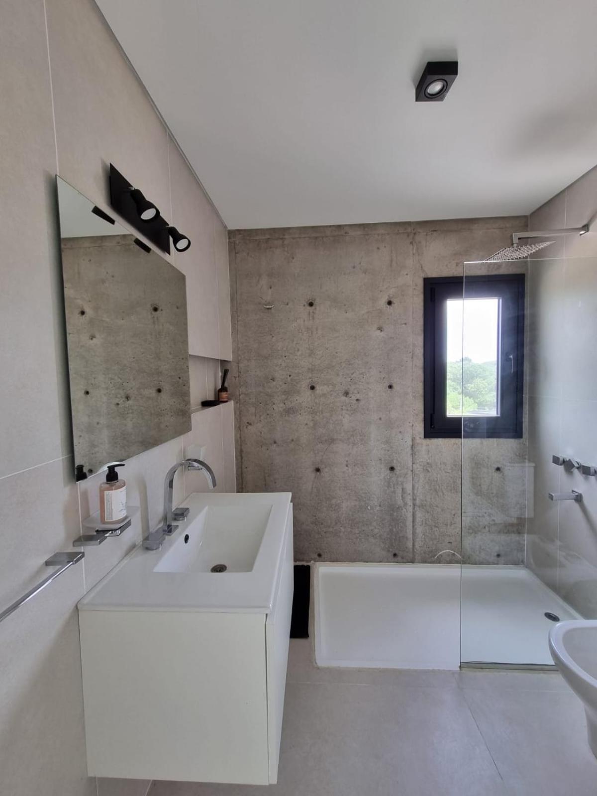 Alquiler De Departamento Monoambiente Con Terraza, Frente Al Mar En La Costa Quequen, Con Pileta, Solarium Y Sum Con Parrilla Quequen